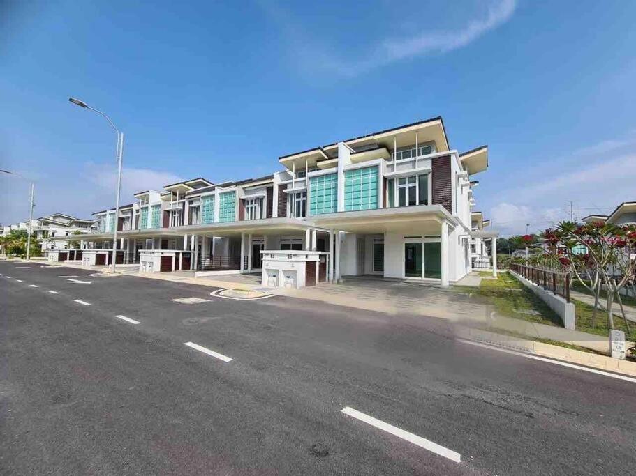 Luxury 2-Storey Terrace House Near Ioi City Mall Putrajaya Extérieur photo